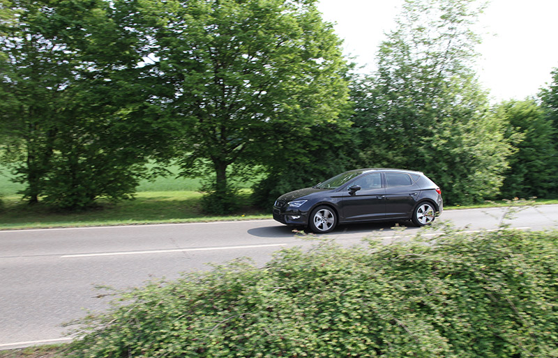 
Seat Leon 1.4 TSI en el carril de adelantamiento