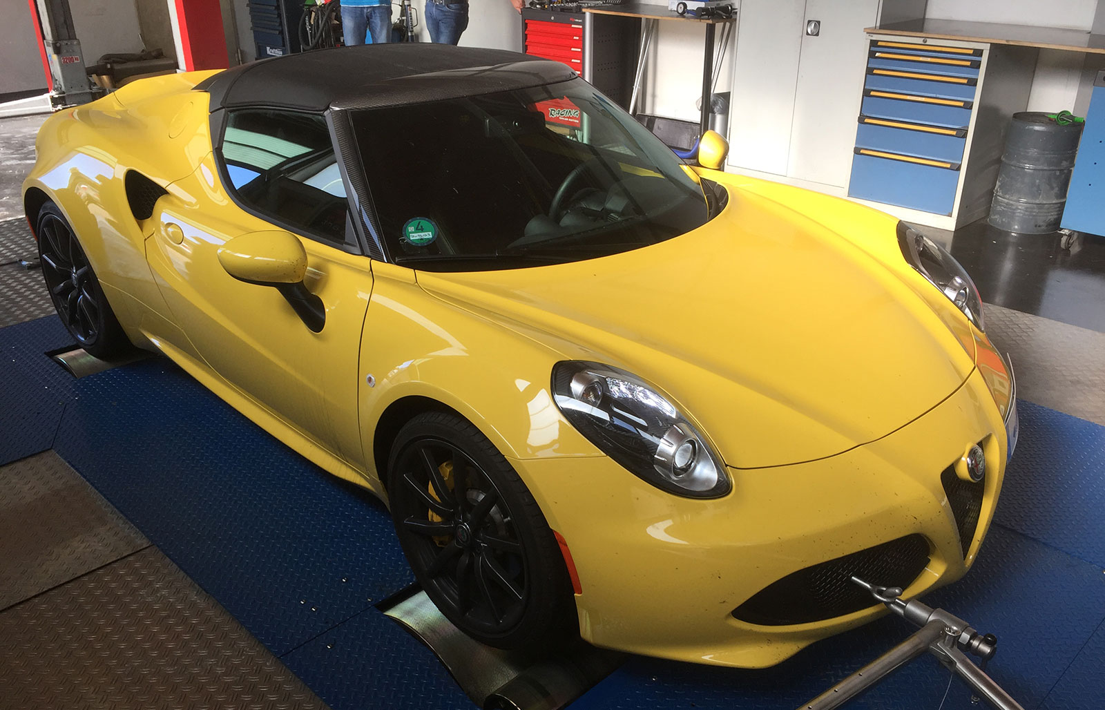 El lenguaje de diseño clásico se une a los despojos de alta tecnología: Alfa 4C